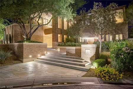 9 Wild Ridge Ct Las Vegas, NV 89135