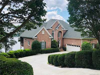 7116 Topsail Circle Tega Cay, SC 29708