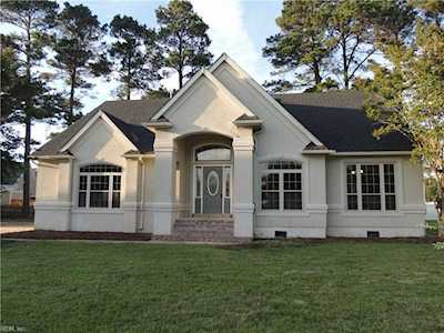 2504 La Tierra Circle Virginia Beach, VA 23456
