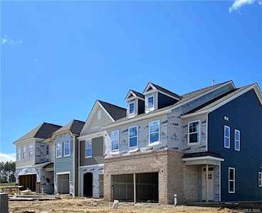 326 Embers Ln Lake Wylie, SC 29710