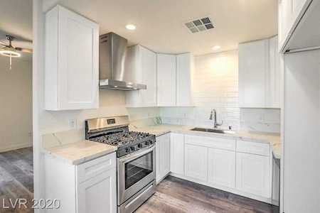 352 Amber Pine St #107 Las Vegas, NV 89144