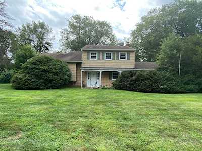 16 Mulberry Ln Freehold, NJ 07728