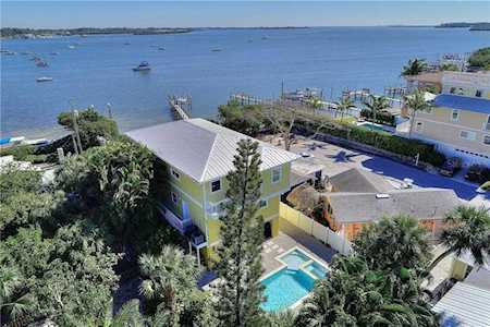 402 Bay Dr S Bradenton Beach, FL 34217