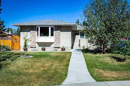 520 Blackthorn Green NE Calgary, AB t2k 3x4