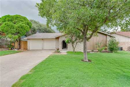 2704 Deeringhill Dr Austin, TX 78745
