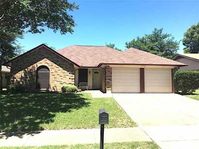 8009 Berrybrook Drive Watauga, TX 76148