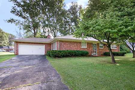 7801 Whitfield Dr Louisville, KY 40218