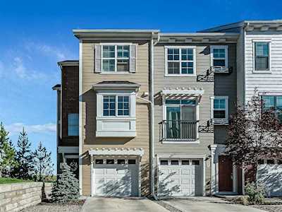 527 Nolanfield Villas NW Calgary, AB T3R 0T9