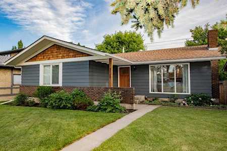 731 Parkwood Way SE Calgary, AB T2J 3V2