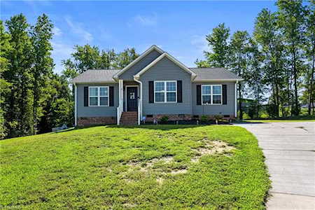 5 Horizon Circle Thomasville, NC 27360