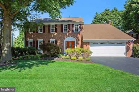 1334 Vanetta Ln Vienna, VA 22182