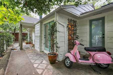 6167 Richmond Avenue Dallas, TX 75214