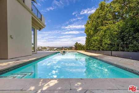 930 N Tigertail Road Los Angeles, CA 90049