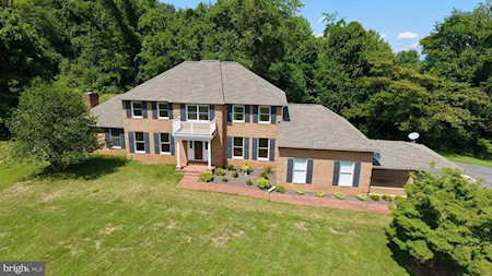 34226 Williams Gap Rd Round Hill, VA 20141
