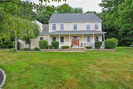 46 Pennock Rd Ashland, MA 01721