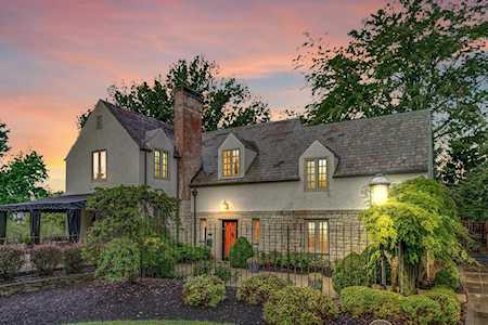 2711 Redding Road Columbus, OH 43221