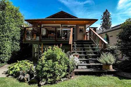 2491 Kilmarnock Crescent North Vancouver, BC V7J 2Z3