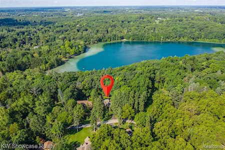 1305 Plover Dr Highland Twp, MI 48357