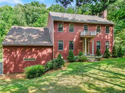 86 Log Rd North Smithfield, RI 02896