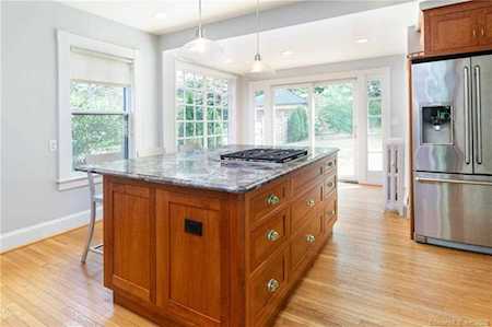 22 Vanderbilt Road West Hartford, CT 06119
