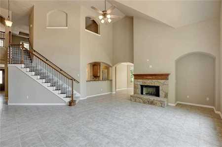 275 Monarch LN Austin, TX 78737