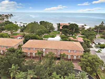 4609 Overlook Dr NE St Petersburg, FL 33703