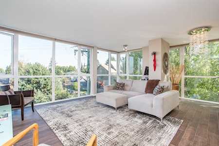 4838 Fraser Street #302 Vancouver, BC V5V 4H4