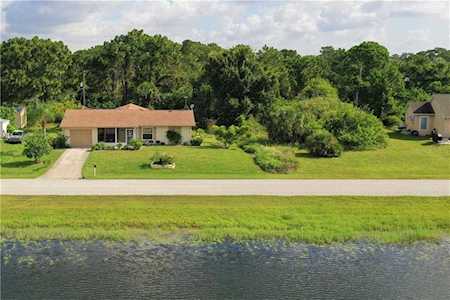 9076 Tunis Ave Englewood, FL 34224