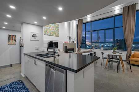 2001 Wall Street #402 Vancouver, BC V5L 5E4