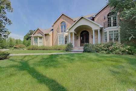 4 Sleepy Hollow Fort Salonga, NY 11768