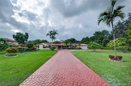 10750 SW 67th Ave Pinecrest, FL 33156