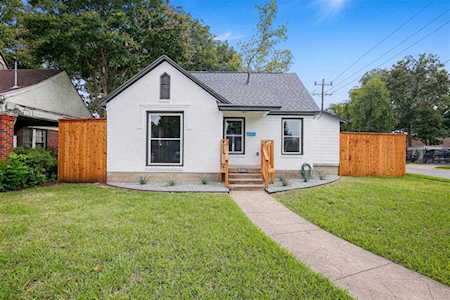 5202 Stoneleigh Avenue Dallas, TX 75235