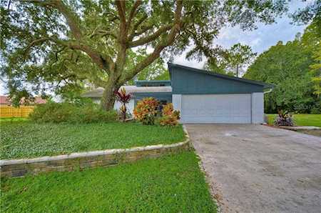 4704 Summerlake Ct Tampa, FL 33624
