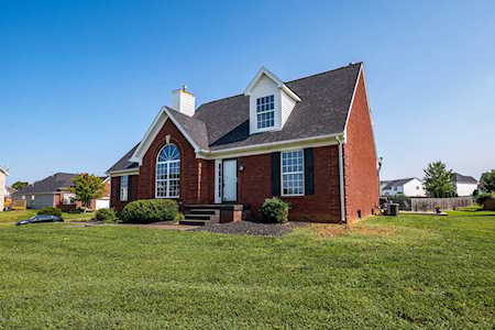 7101 Black Walnut Cir Louisville, KY 40229