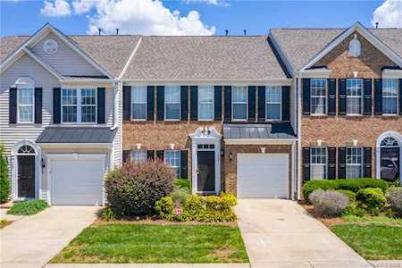 138 Autumn Falls Dr Lake Wylie, SC 29710