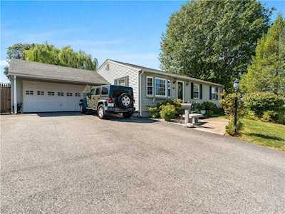 99 Brookhaven Dr East Providence, RI 02914