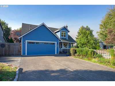 460 NE Tina Ct Hillsboro, OR 97124