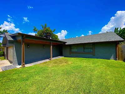 279 Eldon St Houston, TX 77060