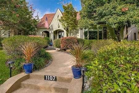 1107 N Edgefield Avenue Dallas, TX 75208