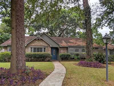 7215 Bayou Oaks Dr Houston, TX 77088