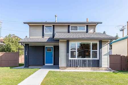 108 Cantrell Dr SW Calgary, AB T2W 2M6