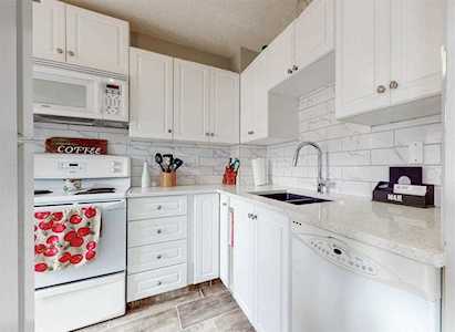 116 Silver Crest Dr NW #21 Calgary, AB T3B 4N9