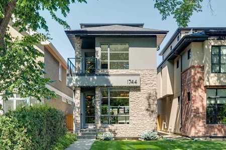 1744 47 Ave SW Calgary, AB T2T 2S2