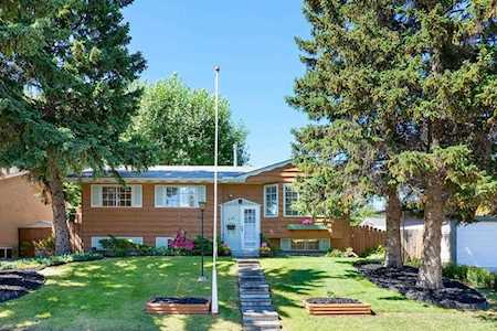 245 Allan Crescent SE Calgary, AB T2J 0T3