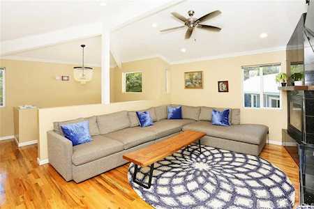 1910 Glenhaven Drive La Canada Flintridge, CA 91011