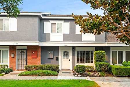 2332 Bunker Hill Way Costa Mesa, CA 92626
