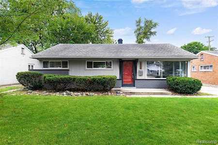 335 Essex St Clawson, MI 48017