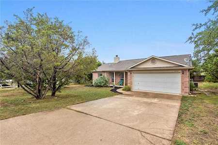8022 Flintlock Cir Lago Vista, TX 78645