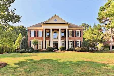 8321 Woodmont Dr Waxhaw, NC 28173