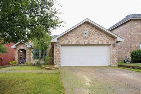 2424 Grand Rapids Drive Fort Worth, TX 76177